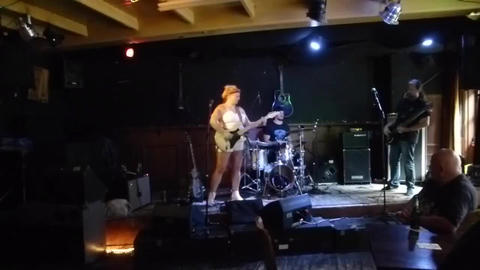 Bex Marshall Band (Bex Marshall, Nigel Ball, Alexei Gittens).