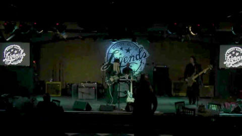 Bex Marshall Band (Bex Marshall, Nigel Ball, Alexei Gittens).