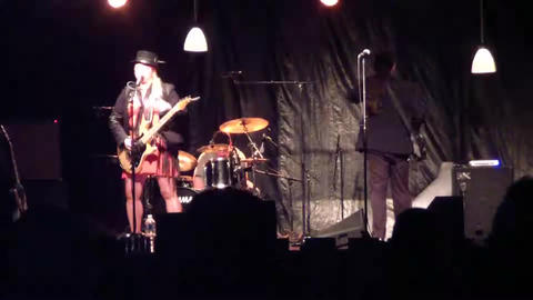 Bex Marshall Band (Bex Marshall, Nigel Ball, Alexei Gittens).