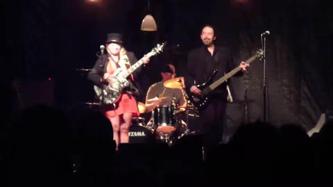 Bex Marshall Band (Bex Marshall, Nigel Ball, Alexei Gittens).